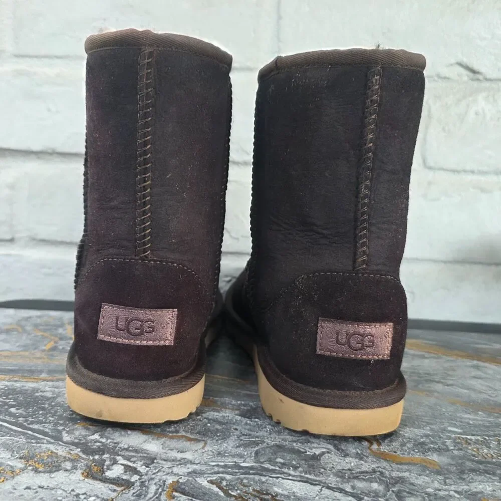 UGG Classic Short Chocolate Brown Suede Sheepskin Boots Size 6